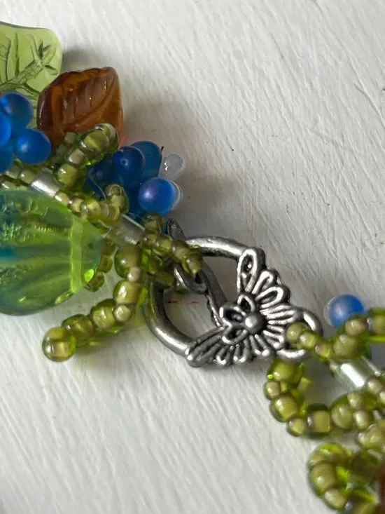 Artisan crafted seed bead and glass leaves, tropical statement bracelet - Picture 2 of 4
